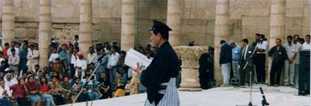 大正演歌を歌う